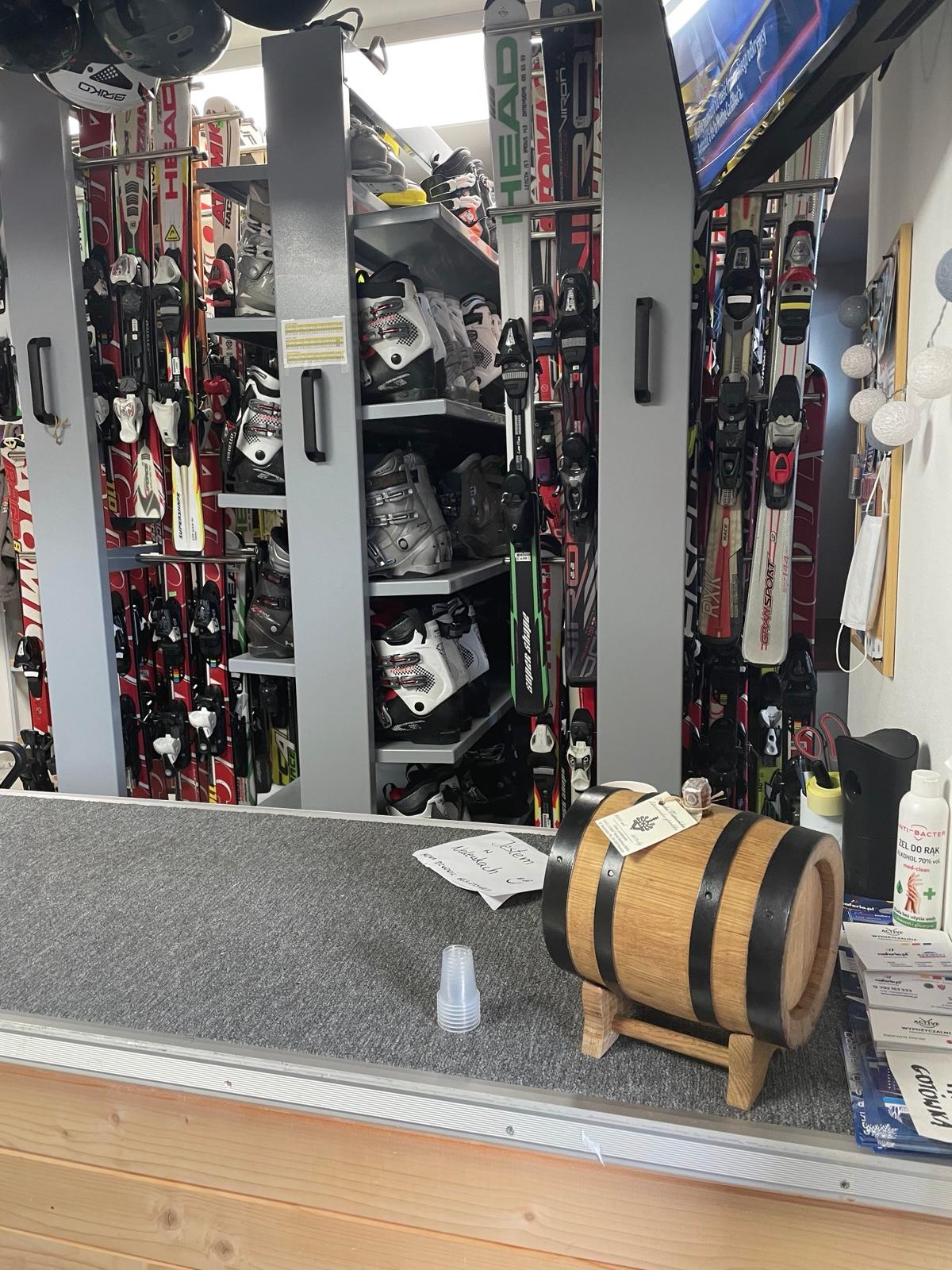 Snowboardy w wypożyczalni Active Poronin